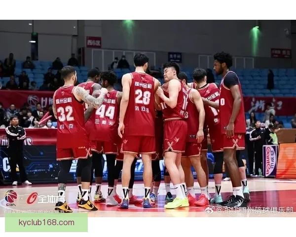 李弘权带领上海豪取十五连胜史密斯绝杀深圳连胜九场